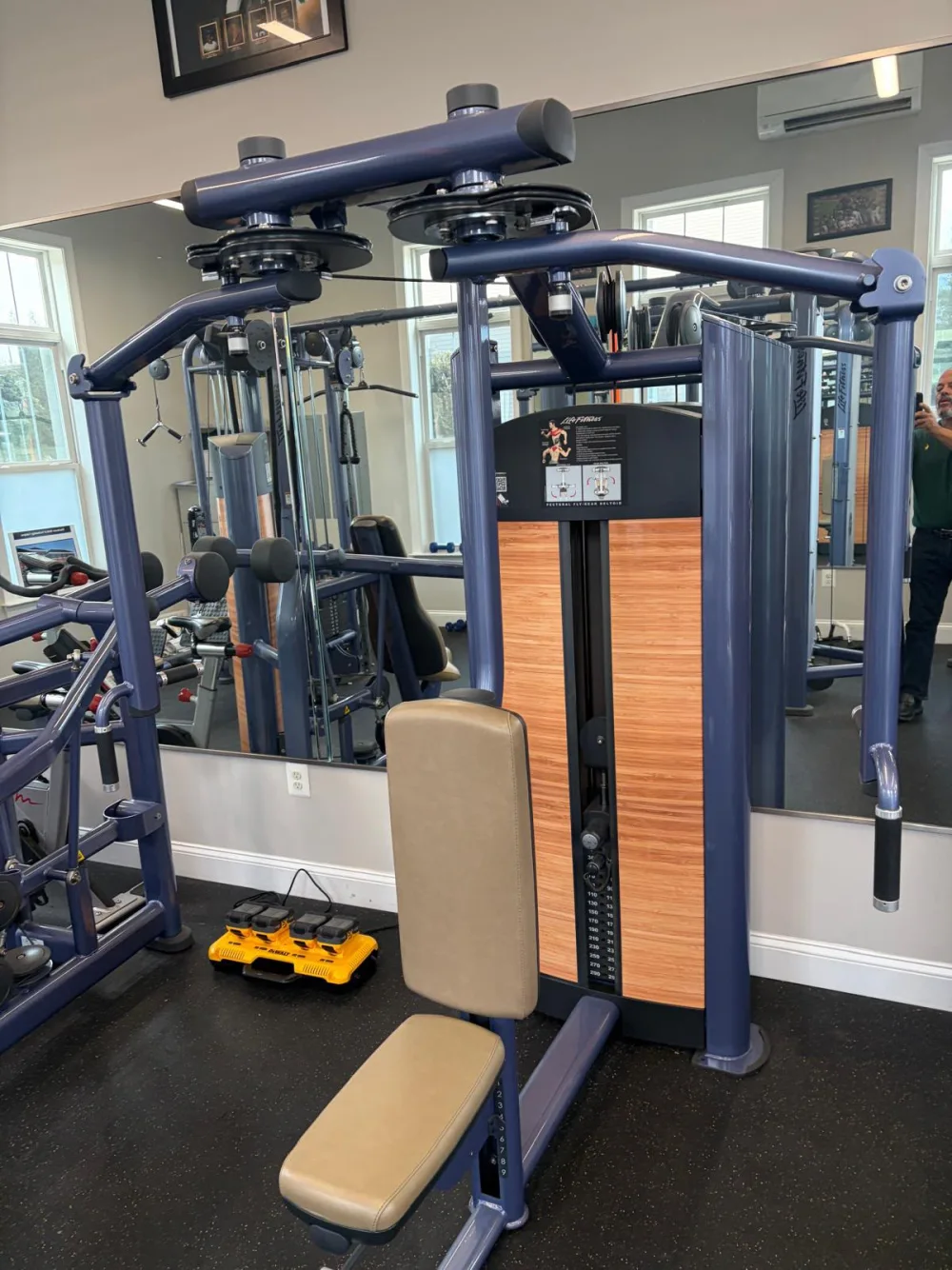 Life Fitness Pectoral Fly / Rear Deltoid