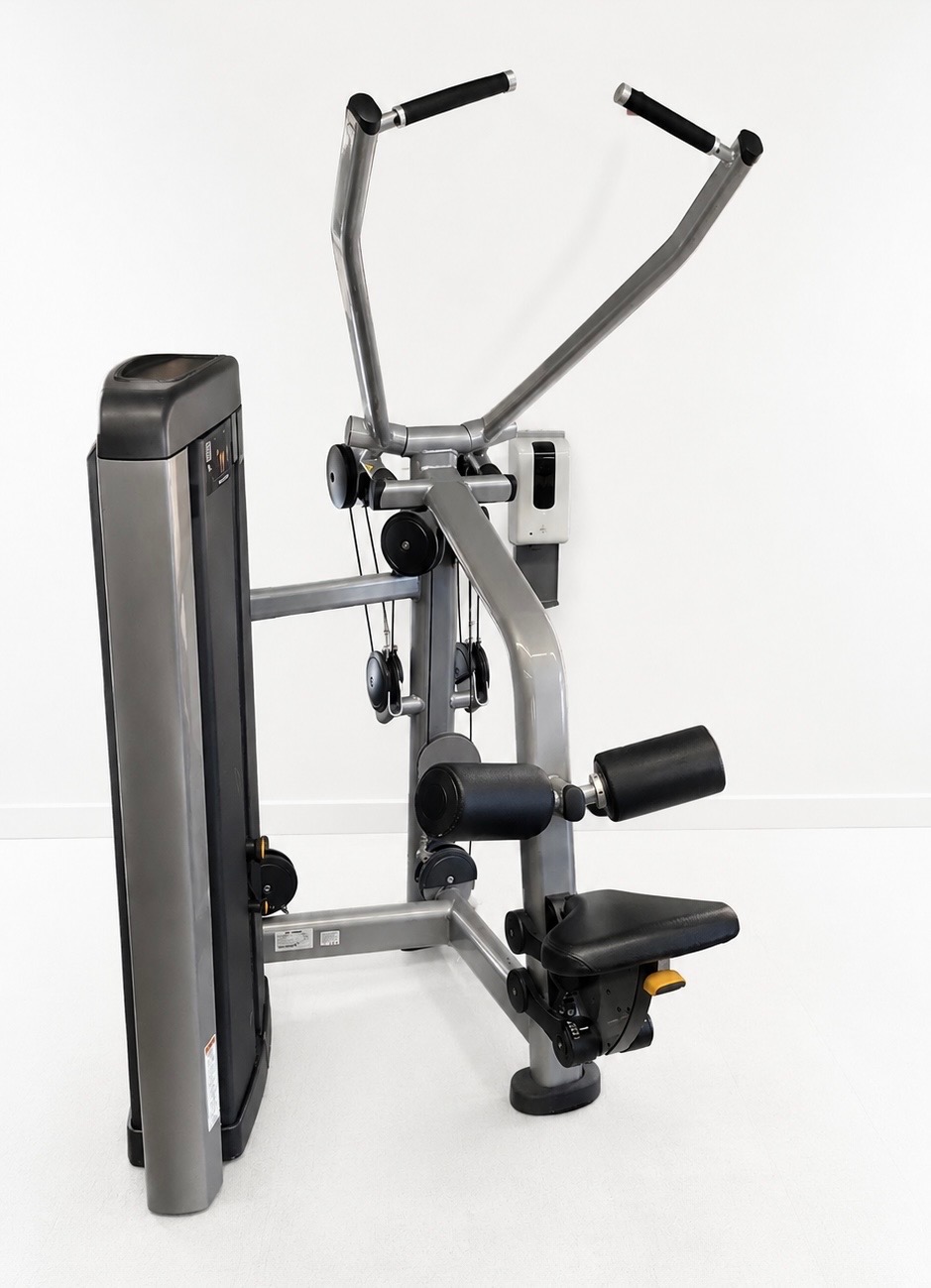 Matrix Aura Converging Lat Pulldown